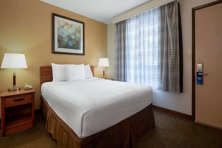 Room 4 of 30