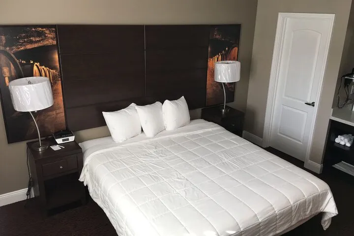 Room 3 of 43