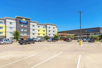 Days Inn & Suites by Wyndham Lubbock Medical Center