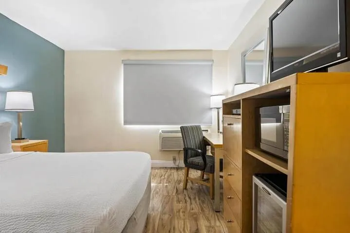 Room 4 of 42