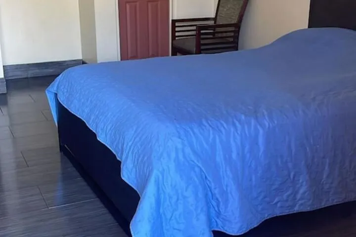 Room 4 of 6