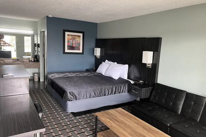 Room 2 of 41