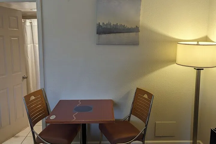 Room 4 of 40