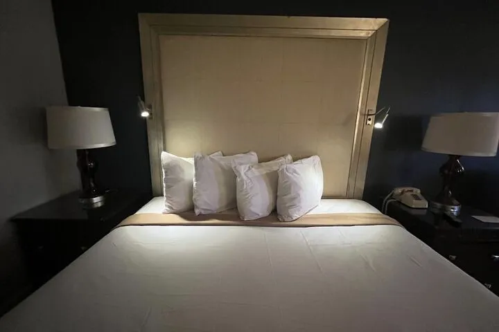 Room 2 of 40