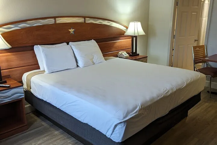 Room 3 of 40