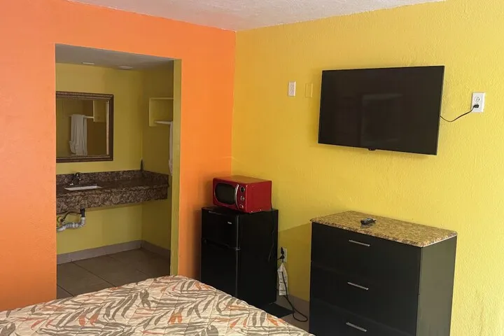 Room 2 of 10