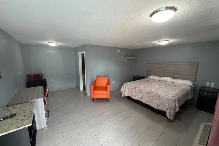 Room 3 of 10