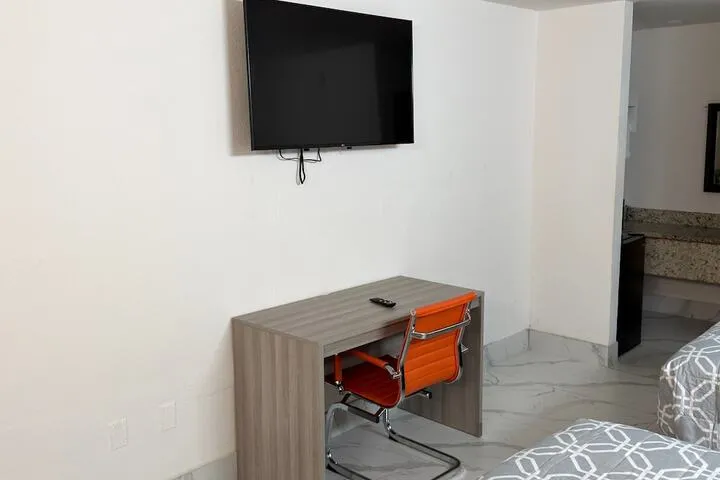 Room 5 of 10