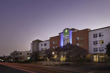 Holiday Inn Express Suites Belmont by IHG