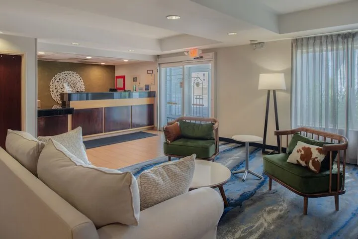 Lobby lounge