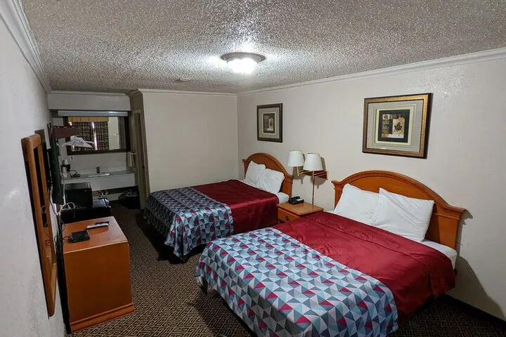 Room 5 of 11