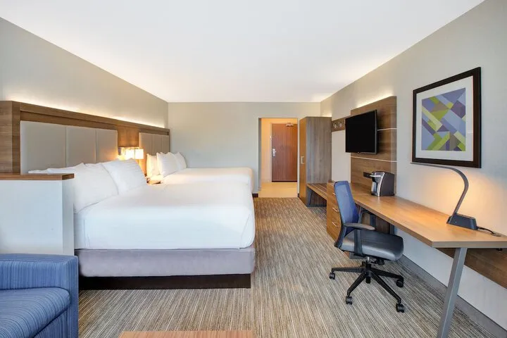 Room 3 of 38