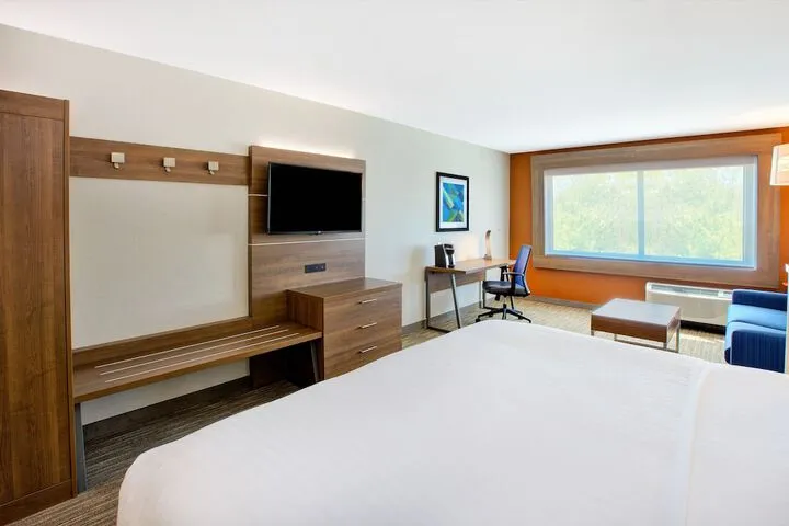 Room 2 of 38