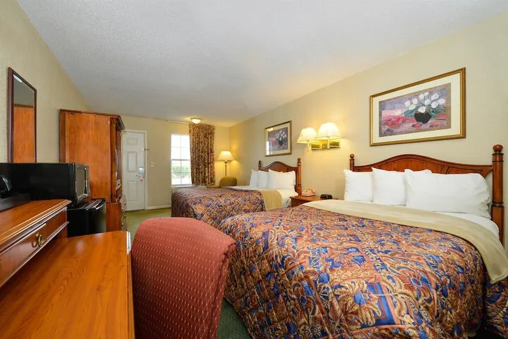 Room 5 of 12