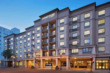 Courtyard by Marriott Milwaukee Downtown