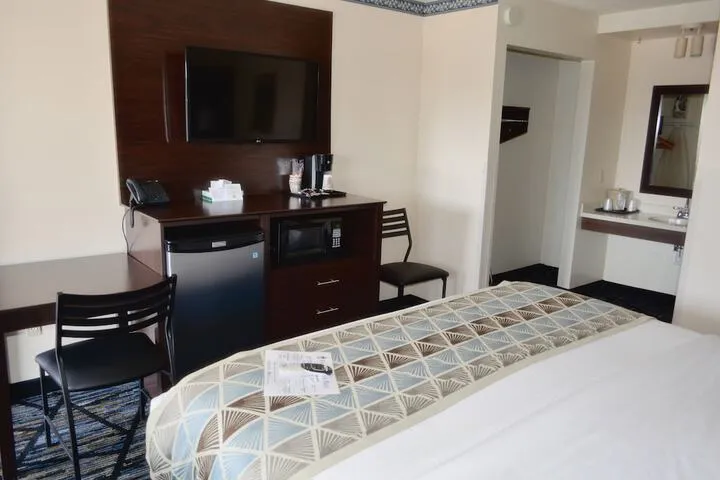 Room 4 of 19
