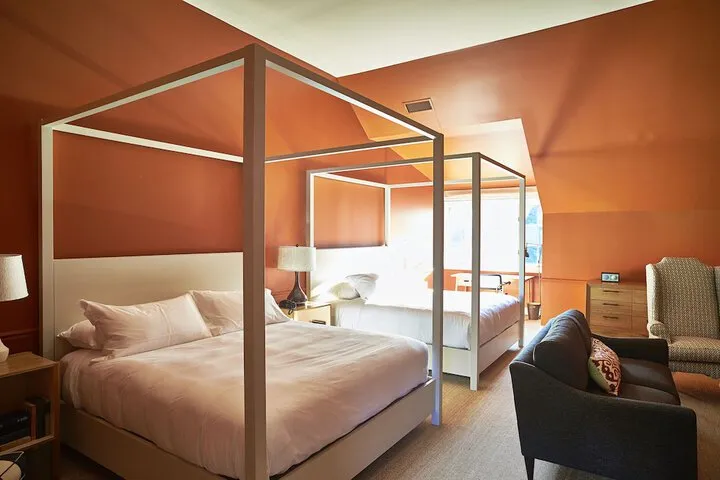 Room 3 of 141