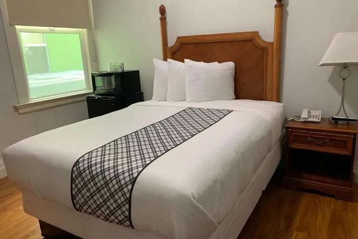 Room 5 of 19