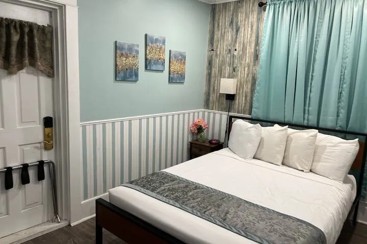 Room 4 of 68