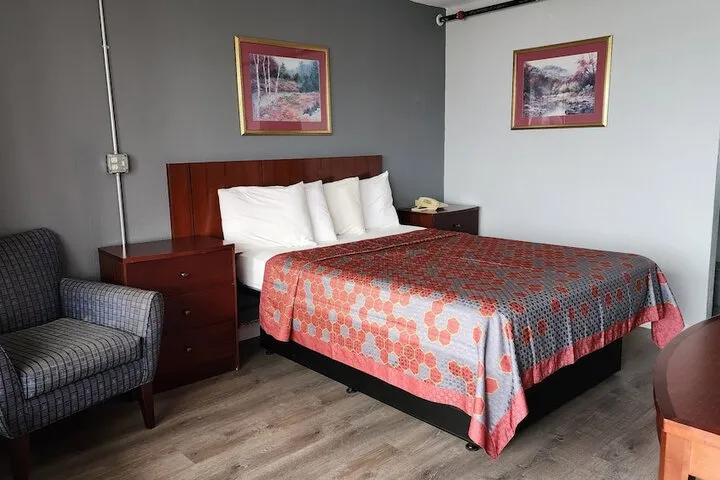 Room 4 of 15