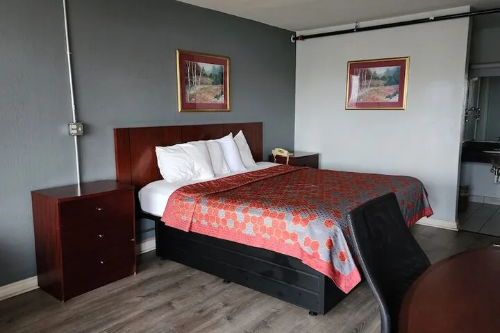 Room 5 of 15