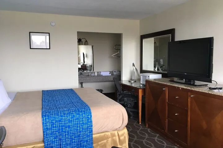 Room 5 of 32