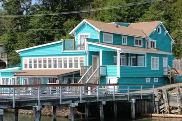 Nimpkish Hotel