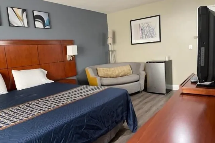 Room 3 of 16