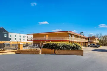 Econo Lodge Inn & Suites Macon West