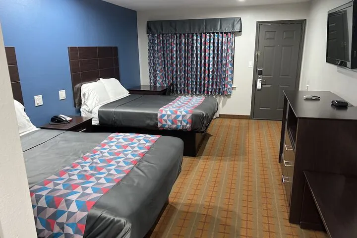 Room 4 of 12