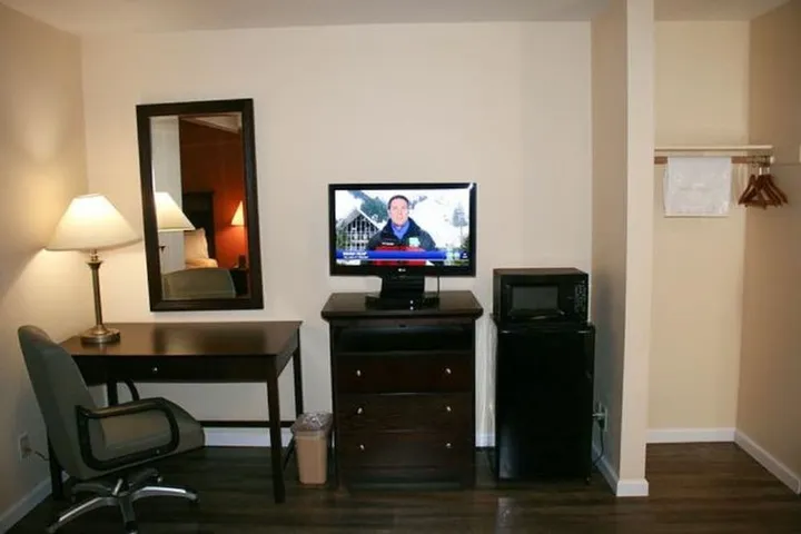 Room 5 of 9