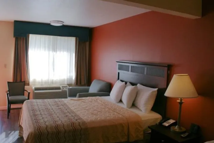 Room 3 of 9