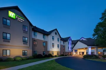 Holiday Inn Express & Suites Bradley Airport by IHG