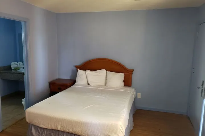 Room 3 of 92