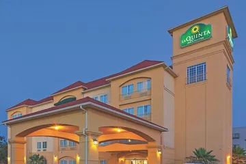 La Quinta Inn & Suites by Wyndham Columbus TX