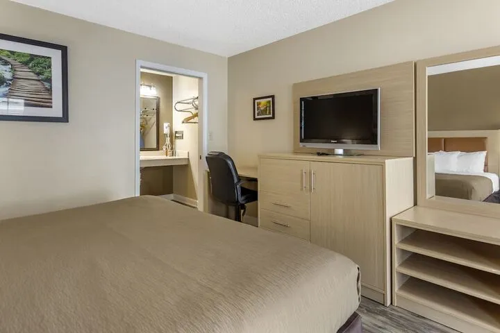 Room 4 of 37