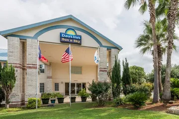 Days Inn by Wyndham San Antonio Southeast / Frost Bank Center
