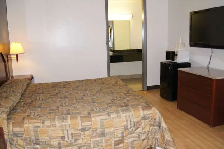 Room 3 of 20