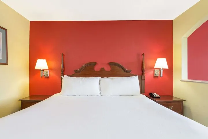 Room 4 of 18