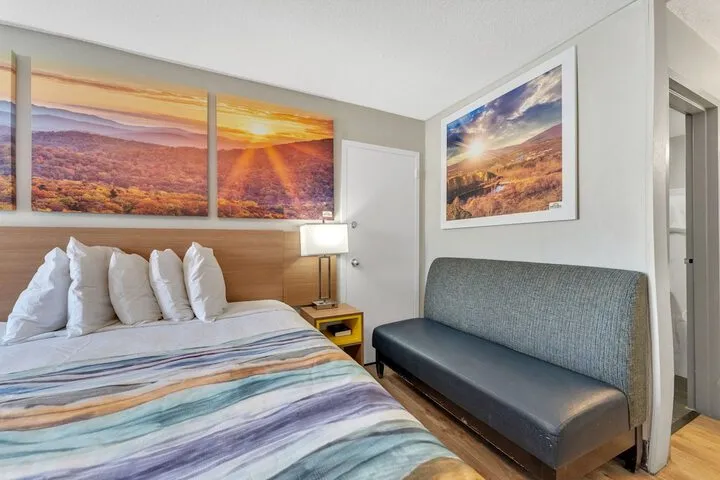 Room 3 of 7