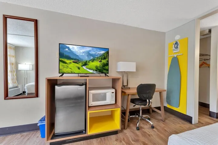 Room 4 of 7