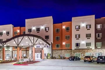 Del-Mar Airport Inn & Suites