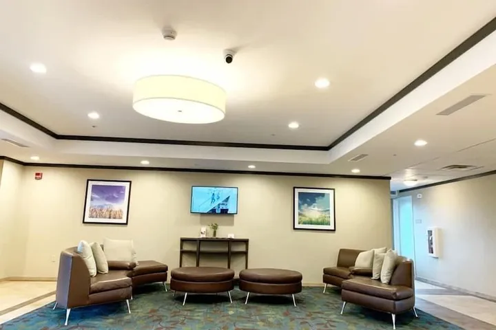 Lobby lounge