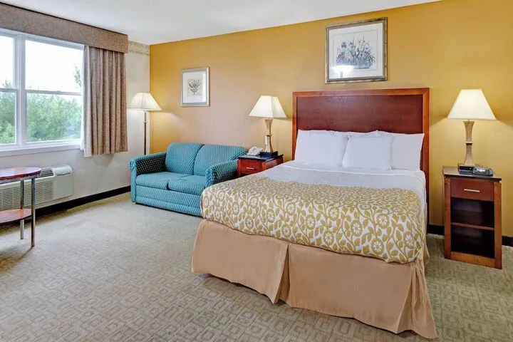 Room 3 of 7