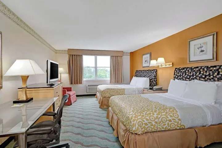 Room 4 of 7