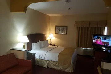 A Victory Suites Warren
