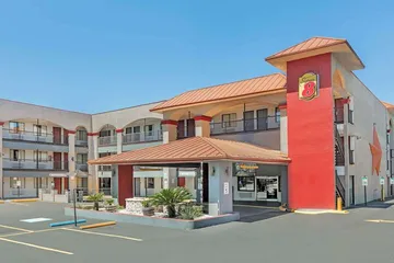 Super 8 by Wyndham Austin University / Downtown Area
