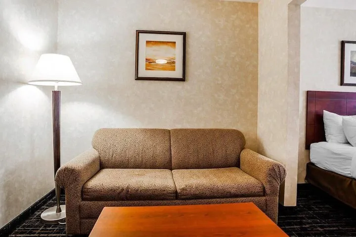 Room 5 of 32