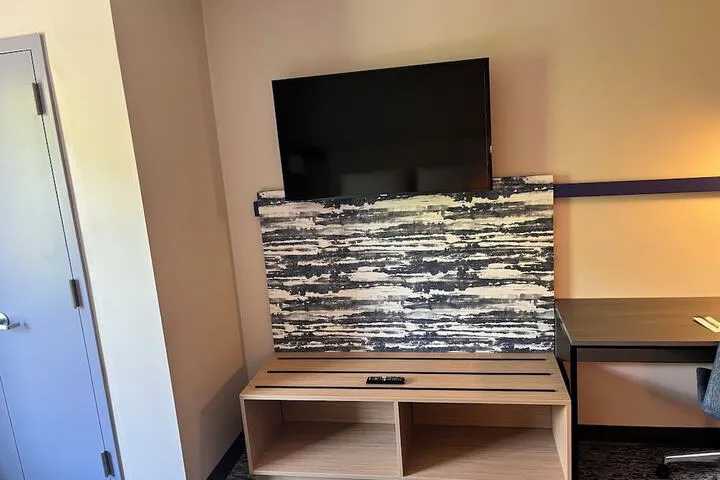 Room 2 of 56