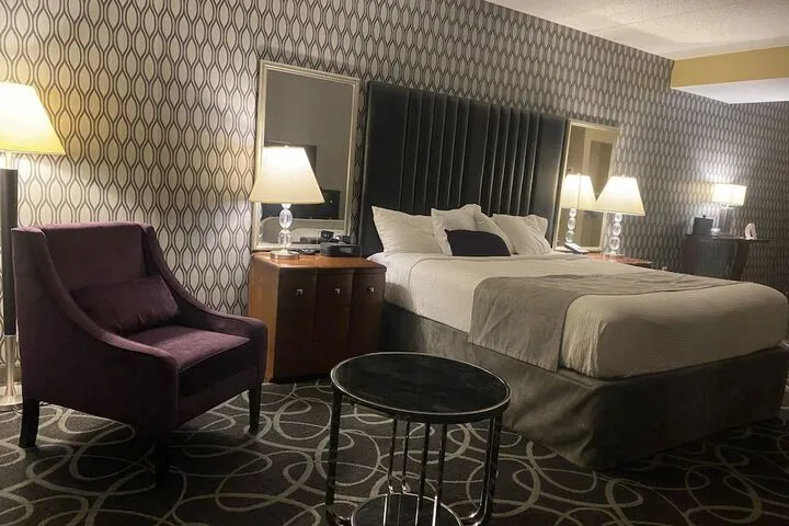 Room 4 of 25